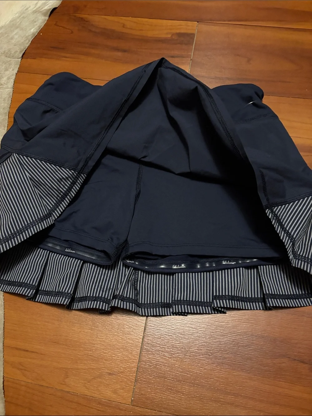 lululemon athletica Blue & Gray Striped T3 Pleated Skorts Skirt Sz 6